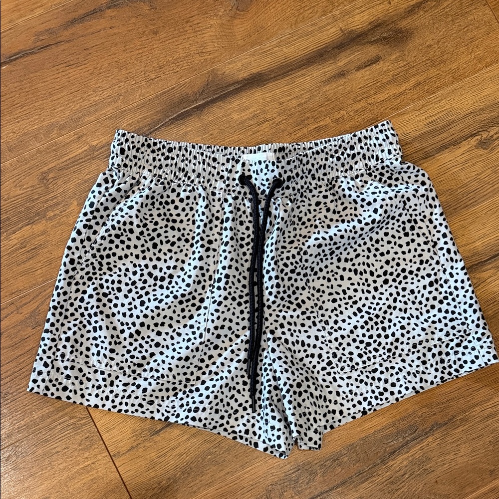 Lou & Grey Light Gray Shorts with Black Spot Print